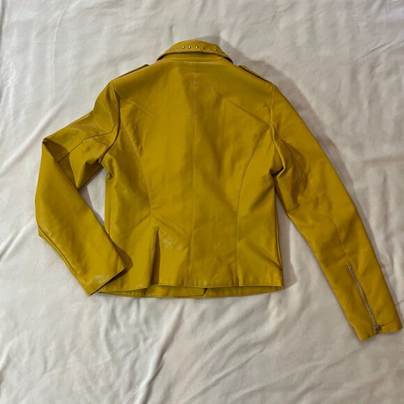 NWOT Faux Leather Mustard Yellow Asymmetrical Studded Moto Jacket. Size Medium - Picture 4 of 10